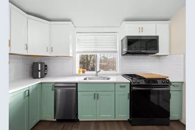 17 Preston St, Wakefield, MA 01880 - Photo 3