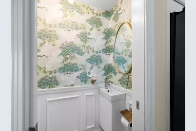 17 Preston St, Wakefield, MA 01880 - Photo 7