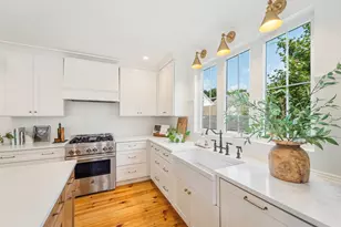 31 Collins St, Newburyport, MA 01950 - Photo 9