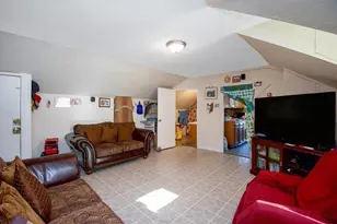 37 Benefit St, Worcester, MA 01610 - Photo 9