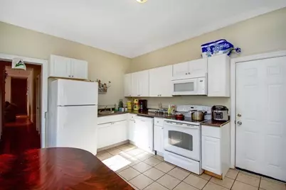 37 Benefit St, Worcester, MA 01610 - Photo 13