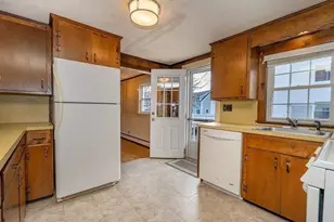 49 Orchard St, Amesbury, MA 01913 - Photo 3