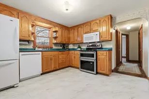 9A Veterans Memorial Dr, Peabody, MA 01960 - Photo 5