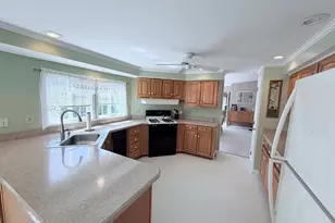 31 Trailwood Dr, Bridgewater, MA 02324 - Photo 5