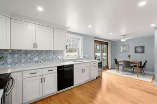 438 Mt Vernon St, Dedham, MA 02026 - Photo 3