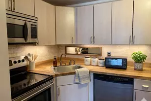 5 Hallmark Gdns, Burlington, MA 01803 - Photo 9