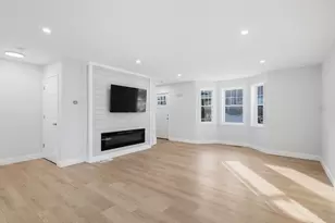 19 Garden St, Haverhill, MA 01830 - Photo 7