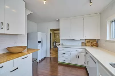 87 Bonad Rd, Brookline, MA 02467 - Photo 9