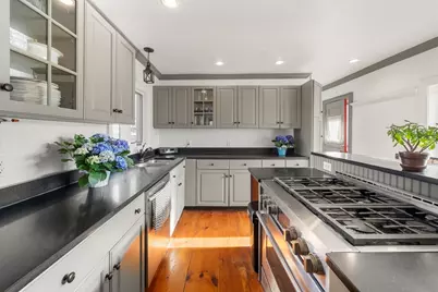 27 Standish St, Duxbury, MA 02332 - Photo 9