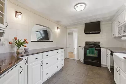 20 Hilltop Ter, Woburn, MA 01801 - Photo 9