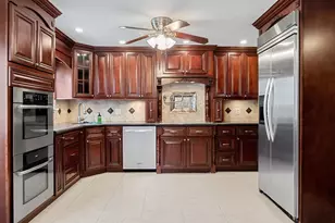 23 Pebble Pl, Malden, MA 02148 - Photo 1