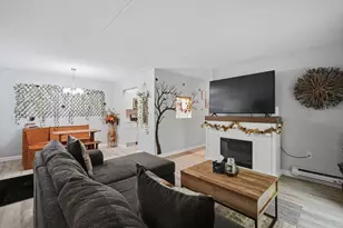 32 Maple Crest Cir, Holyoke, MA 01040 - Photo 5