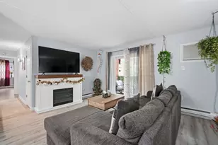 32 Maple Crest Cir, Holyoke, MA 01040 - Photo 3