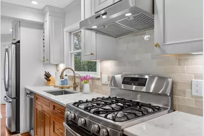 52 Maple St, Hamilton, MA 01982 - Photo 13