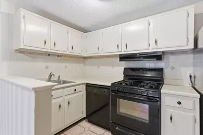 136 Tyngsboro Rd #7, Chelmsford, MA 01863 - Photo 3