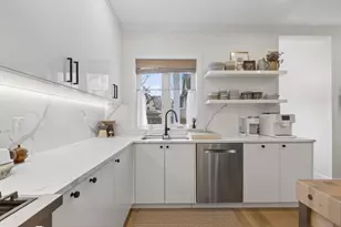 32 Columbia St, Brookline, MA 02446 - Photo 17