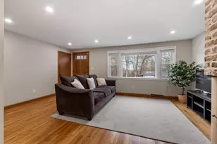 23 Monument Hill Rd, Chelmsford, MA 01824 - Photo 3