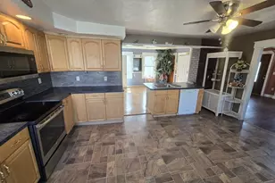 14 Chestnut Ave, Auburn, MA 01501 - Photo 13