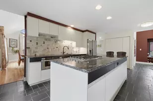 40 Lincoln Cir E, Andover, MA 01810 - Photo 11