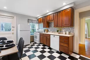 396 E Merrimack St, Lowell, MA 01852 - Photo 9