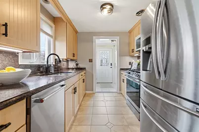 9 Chester Ave, Woburn, MA 01801 - Photo 5