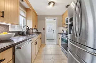 9 Chester Ave, Woburn, MA 01801 - Photo 5