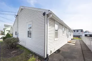 63 Johnson St, Pawtucket, RI 02860 - Photo 5