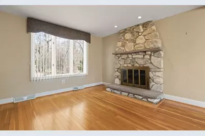 102 Chisholm Rd, Stoughton, MA 02072 - Photo 15
