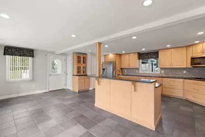 102 Chisholm Rd, Stoughton, MA 02072 - Photo 5