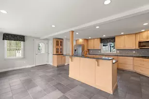 102 Chisholm Rd, Stoughton, MA 02072 - Photo 5