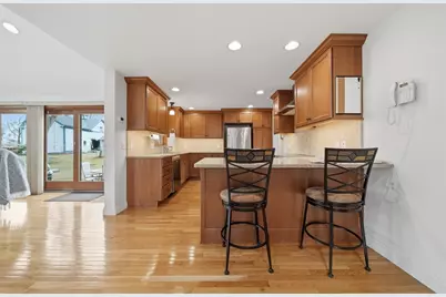 11 Lawrence St, Wakefield, MA 01880 - Photo 5