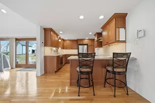 11 Lawrence St, Wakefield, MA 01880 - Photo 5