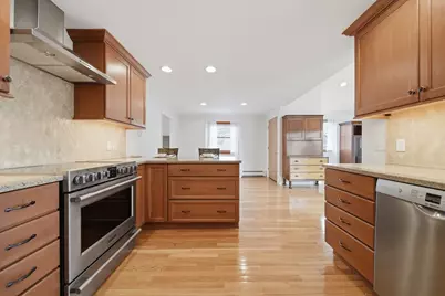 11 Lawrence St, Wakefield, MA 01880 - Photo 7