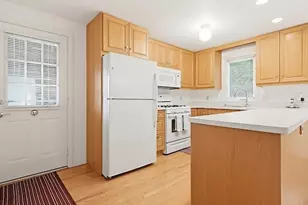 35 Camelot Ct, Stoughton, MA 02072 - Photo 3