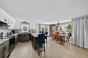 22 Connecticut Ave, Middletown, RI 02842 - Photo 5