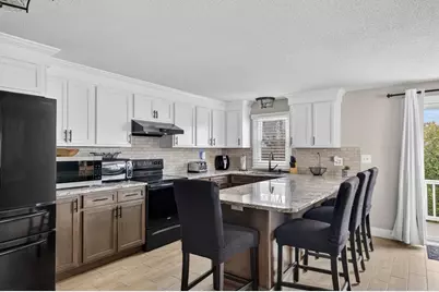 22 Connecticut Ave, Middletown, RI 02842 - Photo 3