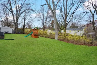 134 Newhouse St, Springfield, MA 01118 - Photo 29