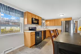 134 Newhouse St, Springfield, MA 01118 - Photo 9