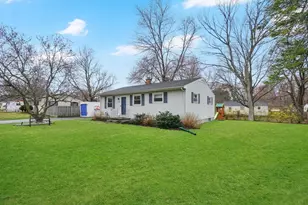 134 Newhouse St, Springfield, MA 01118 - Photo 5