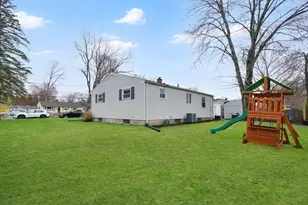 134 Newhouse St, Springfield, MA 01118 - Photo 31