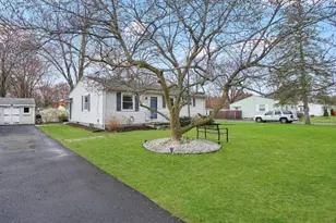 134 Newhouse St, Springfield, MA 01118 - Photo 1