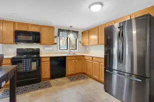 134 Newhouse St, Springfield, MA 01118 - Photo 13