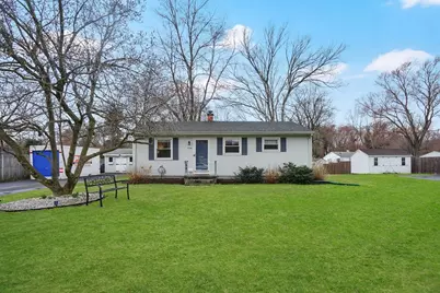 134 Newhouse St, Springfield, MA 01118 - Photo 3