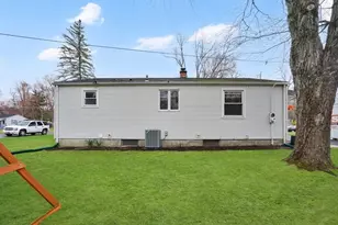 134 Newhouse St, Springfield, MA 01118 - Photo 27