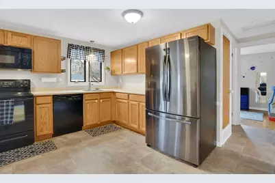 134 Newhouse St, Springfield, MA 01118 - Photo 13