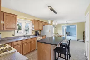 44 Wilshire Cir, Dracut, MA 01826 - Photo 3