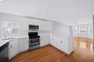 662 E 7th St, Boston, MA 02127 - Photo 3