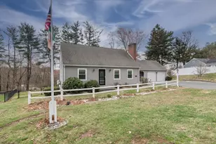 27 E Circle Dr, East Longmeadow, MA 01028 - Photo 1