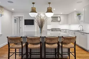 2 Edgewater Pl, Winchester, MA 01890 - Photo 3