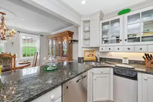 18 Breakwater Dr, Chelsea, MA 02150 - Photo 5